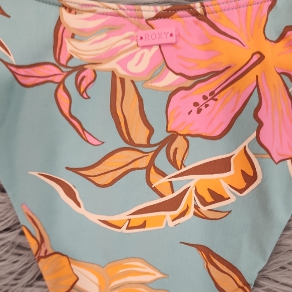 Roxy Pink and Blue Bikini with Tropical Floral Design - Picture 7 of 8